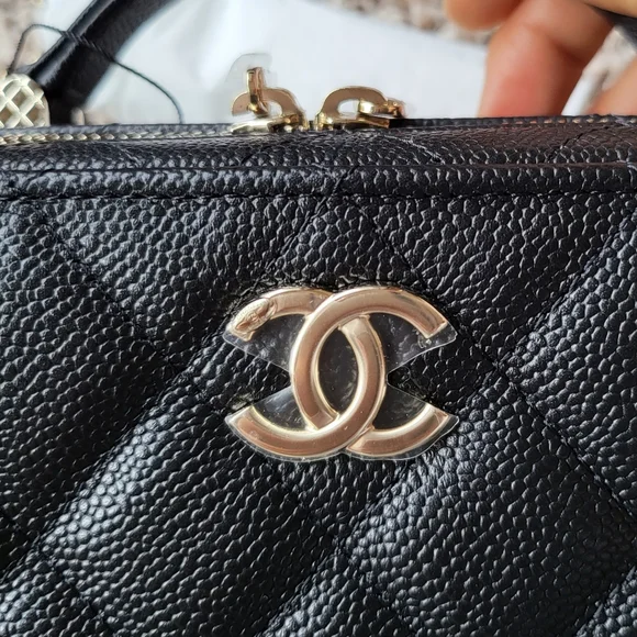 ❌️SOLD❌️22P chanel vanity case - Picture 12 of 13